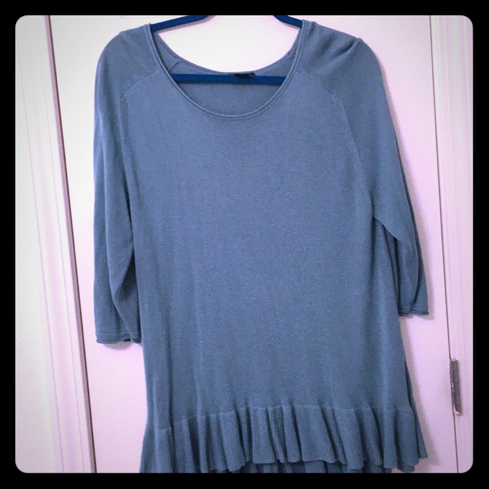 🔥H&M 3/4 sleeve sweater with ruffled bottom